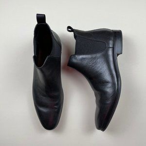 Black leather Chelsea boots